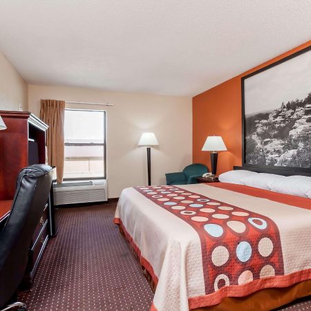 Super 8 By Wyndham Harrisburg Hotel Bagian luar foto