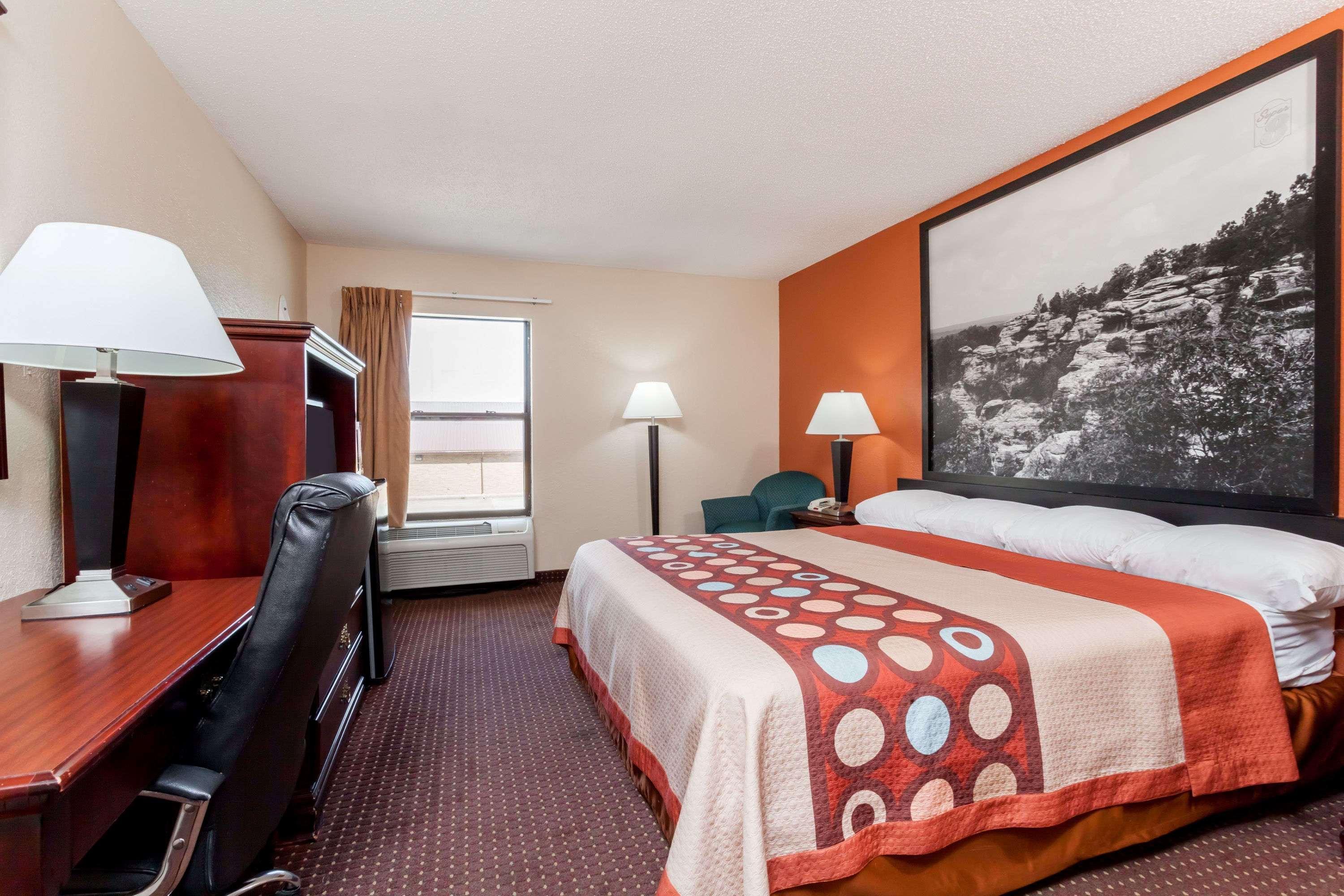 Super 8 By Wyndham Harrisburg Hotel Bagian luar foto