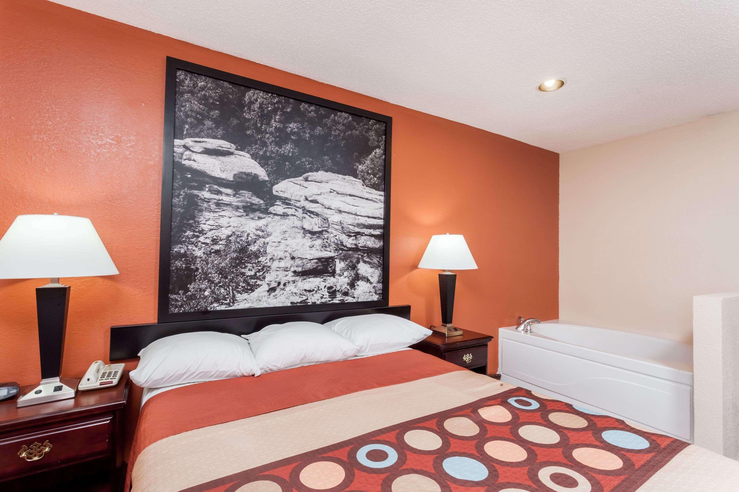 Super 8 By Wyndham Harrisburg Hotel Bagian luar foto
