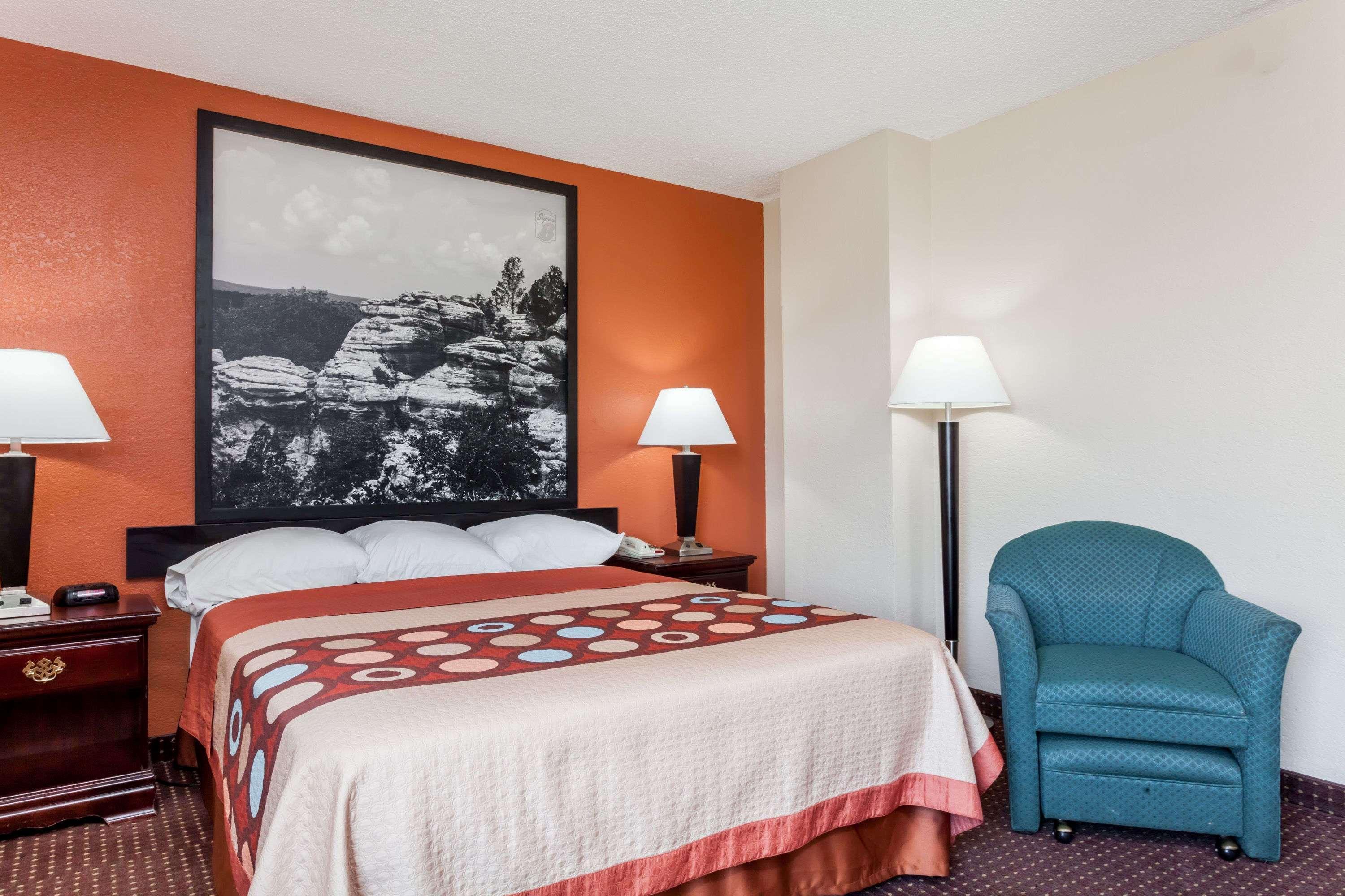 Super 8 By Wyndham Harrisburg Hotel Bagian luar foto