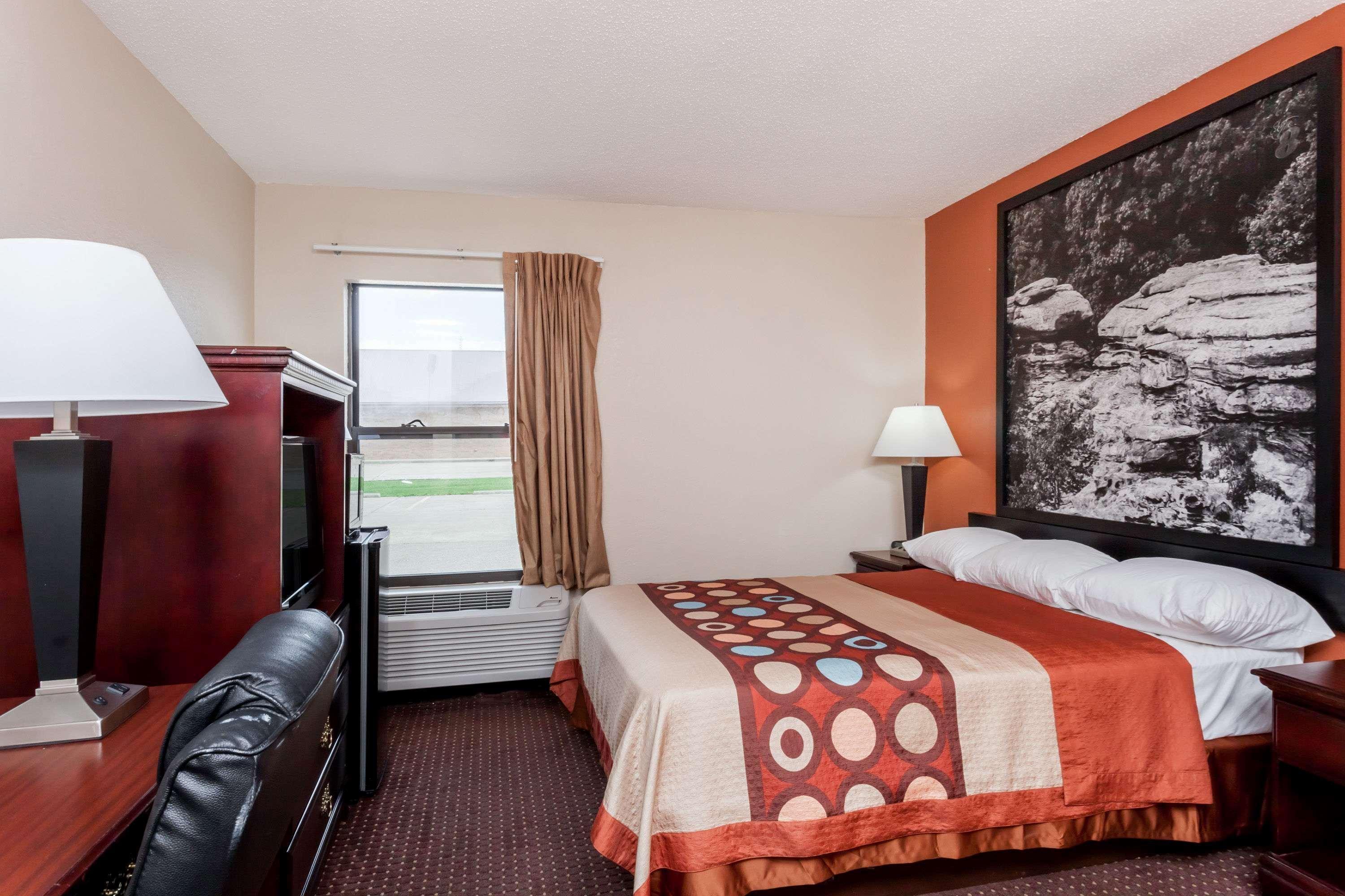 Super 8 By Wyndham Harrisburg Hotel Bagian luar foto