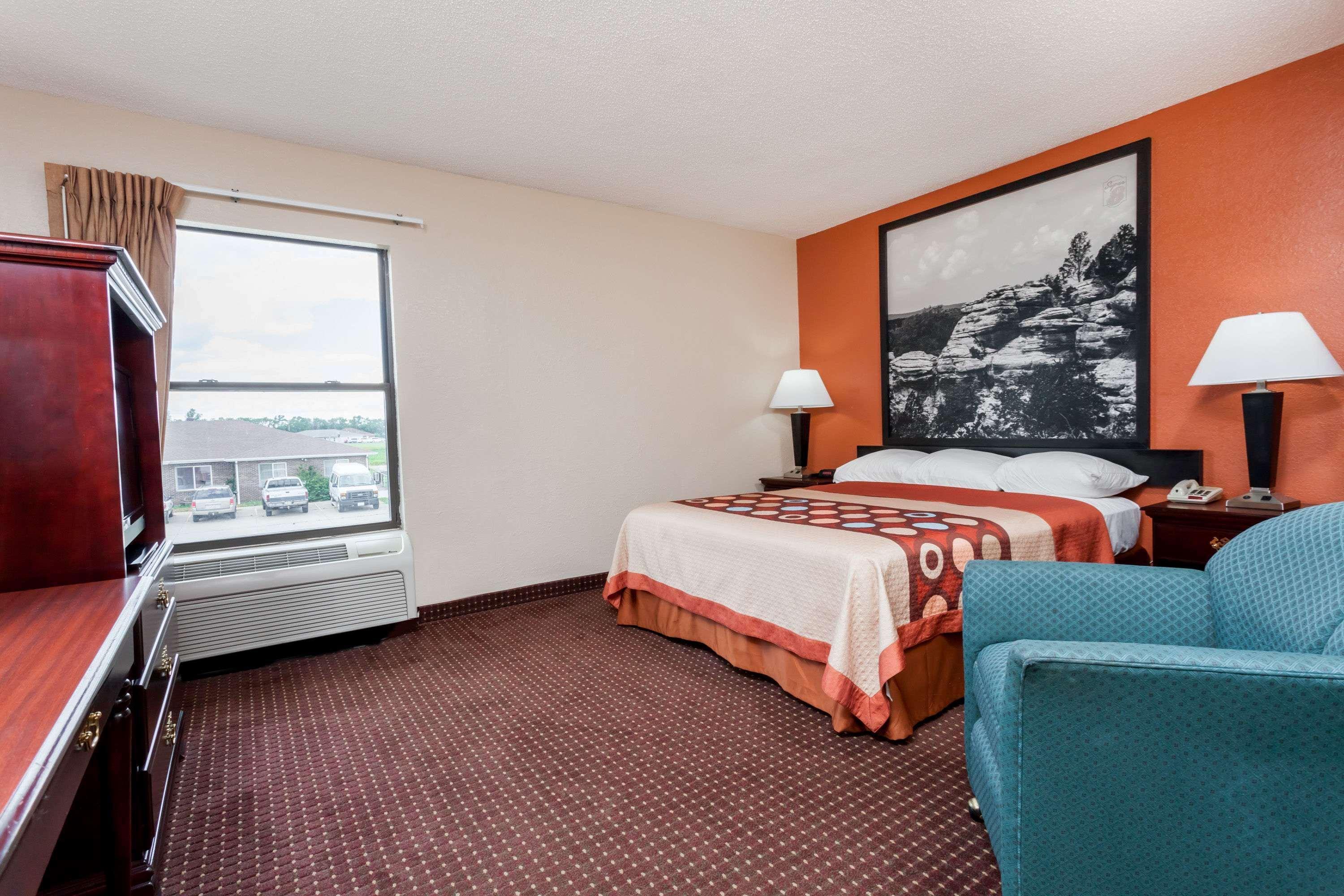 Super 8 By Wyndham Harrisburg Hotel Bagian luar foto
