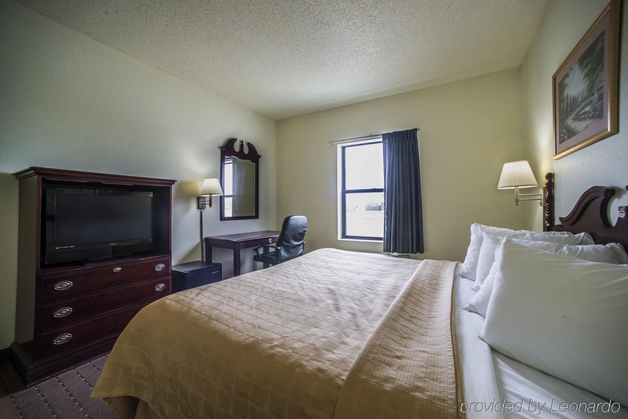 Super 8 By Wyndham Harrisburg Hotel Bagian luar foto