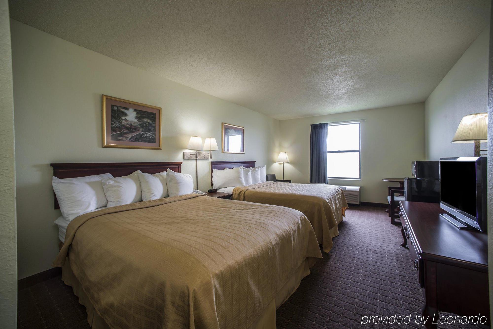 Super 8 By Wyndham Harrisburg Hotel Bagian luar foto