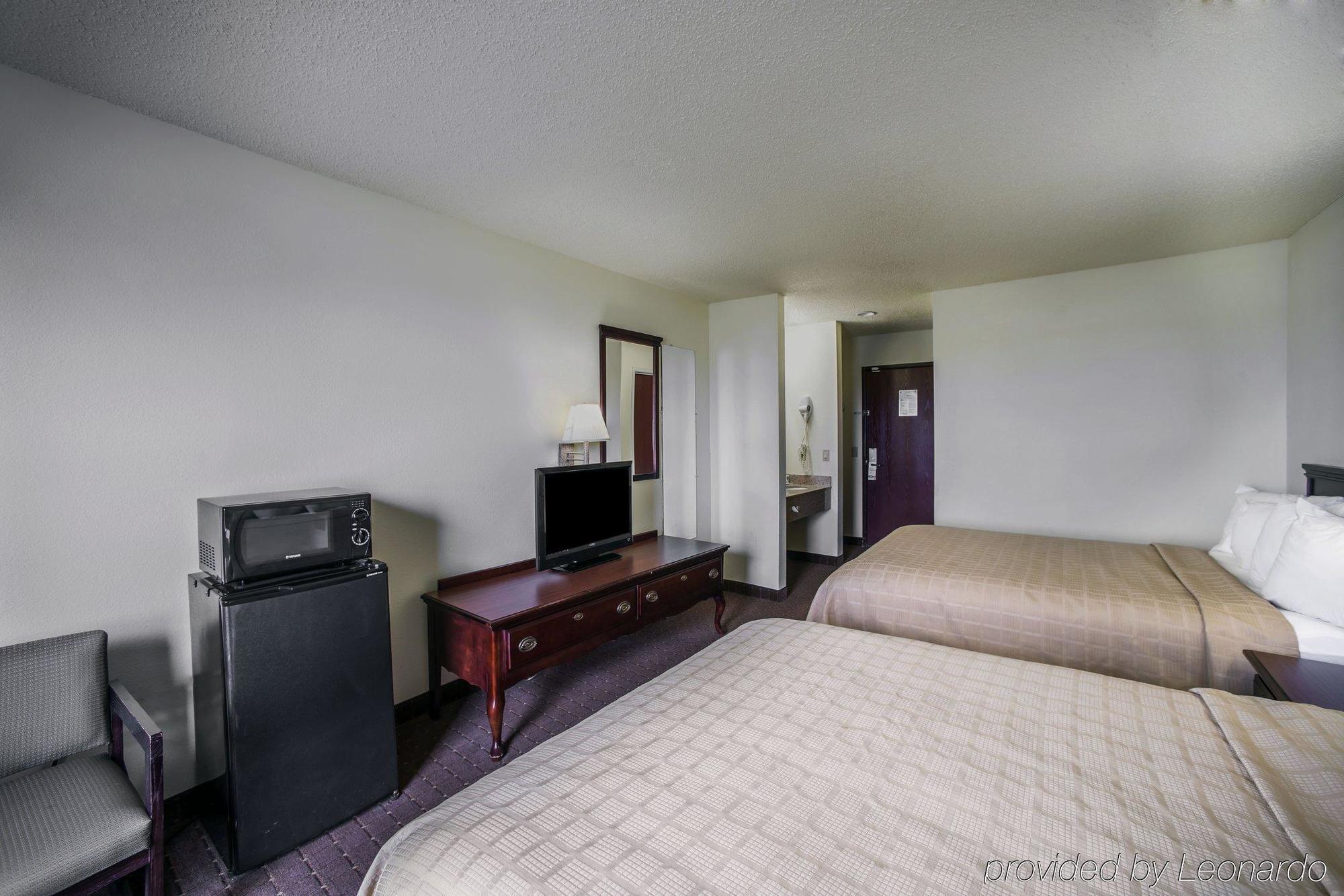 Super 8 By Wyndham Harrisburg Hotel Bagian luar foto