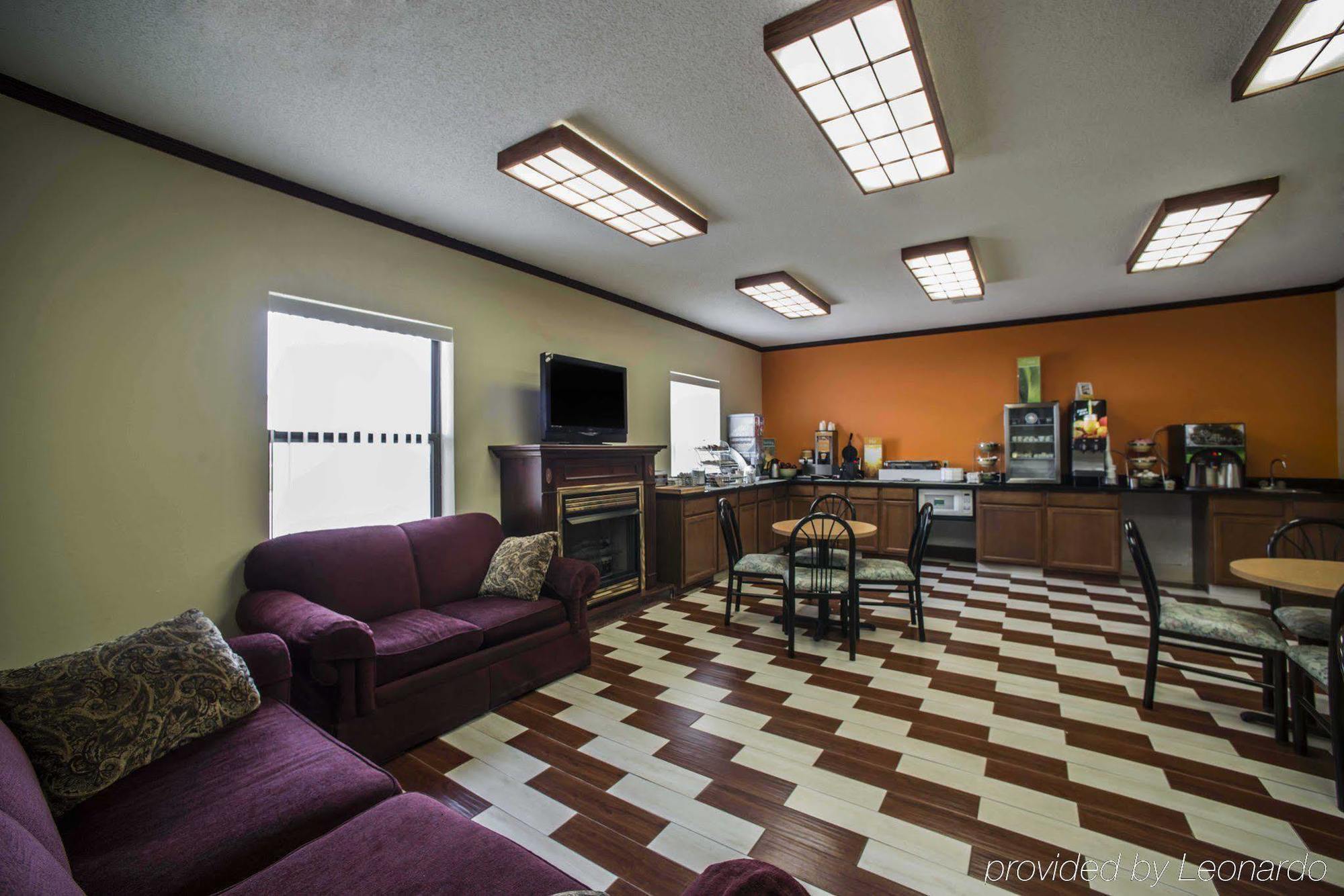 Super 8 By Wyndham Harrisburg Hotel Bagian luar foto