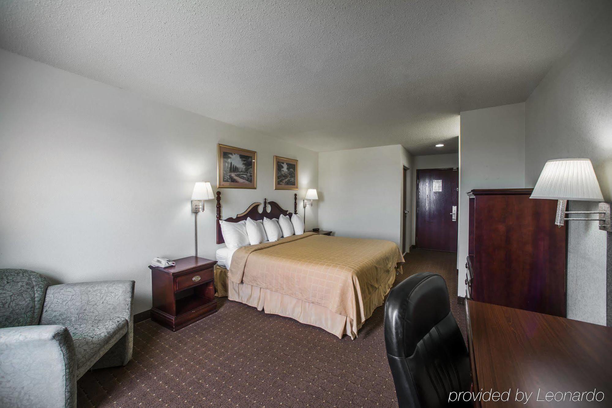 Super 8 By Wyndham Harrisburg Hotel Bagian luar foto