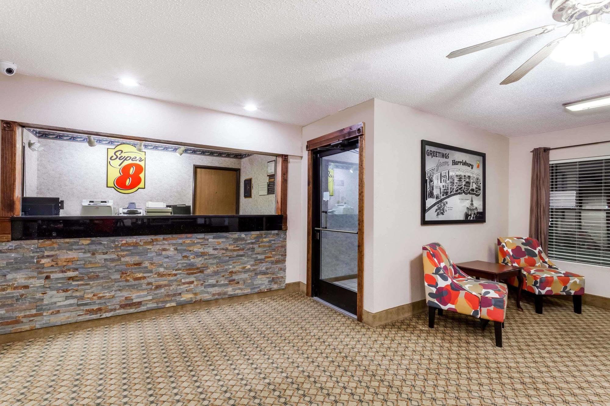 Super 8 By Wyndham Harrisburg Hotel Bagian luar foto